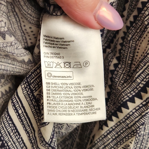 H&M- Geometric Dress - Picture 7 of 7